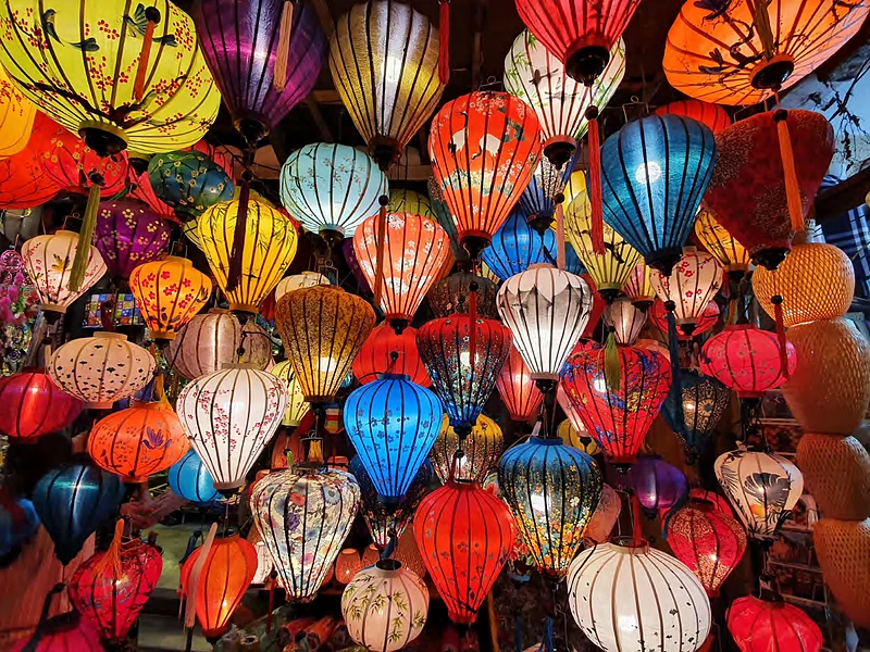 Farolillos de colores en Hoi An, Vietnam